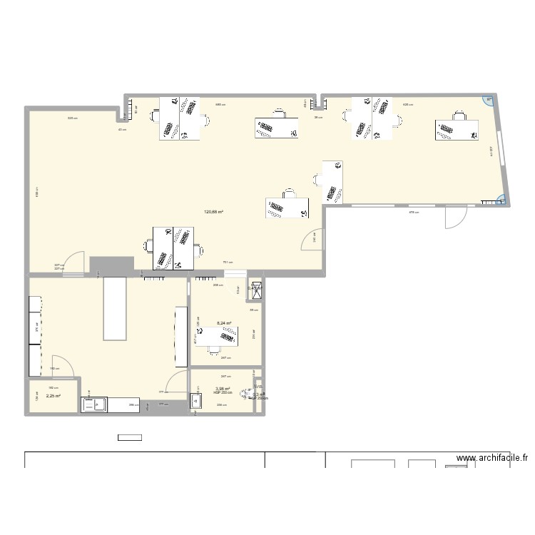 Bureau. Plan de 6 pièces et 136 m2