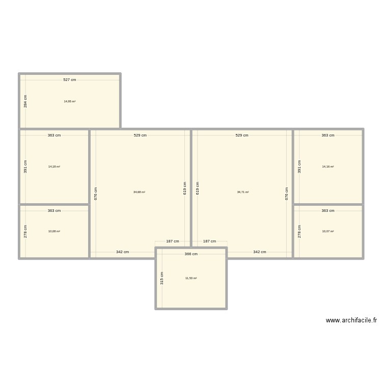 Idée 4 - carré. Plan de 8 pièces et 144 m2