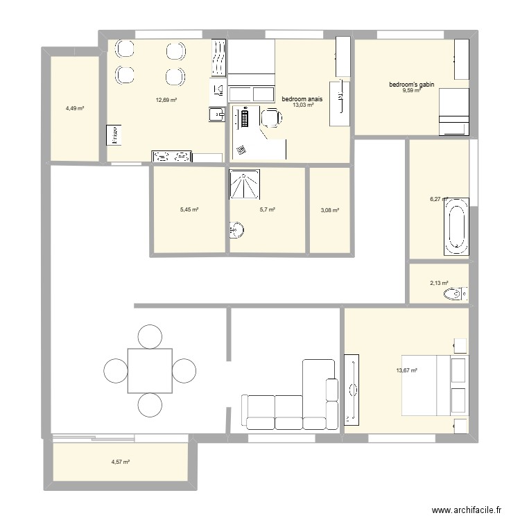 maison. Plan de 11 pièces et 81 m2