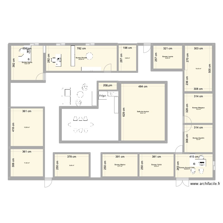 Bureau. Plan de 15 pièces et 183 m2