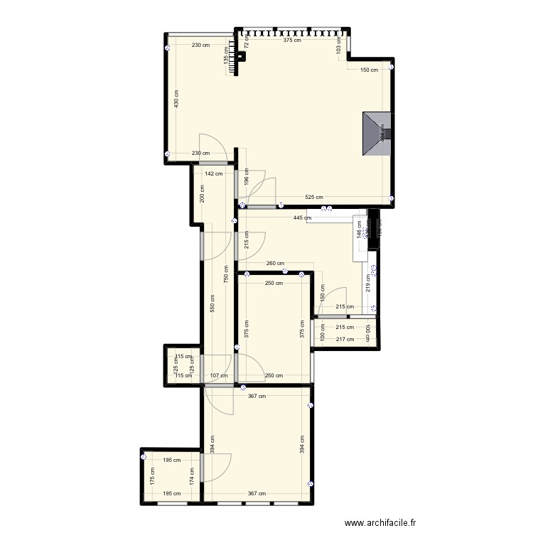 Test sans prises. Plan de 10 pièces et 93 m2