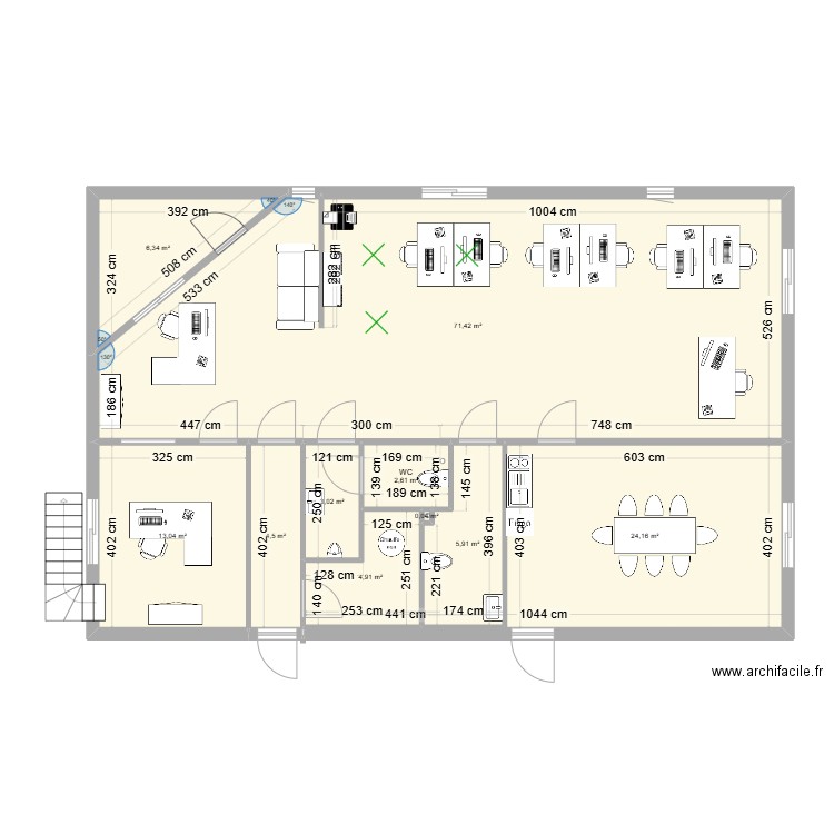 locaux bureaux. Plan de 10 pièces et 136 m2