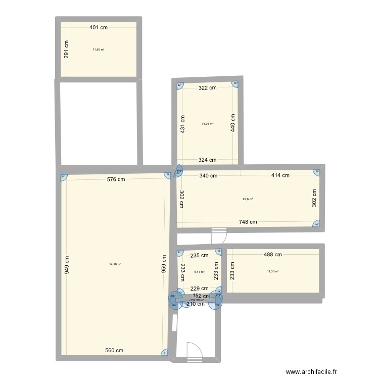 Maison. Plan de 7 pièces et 120 m2