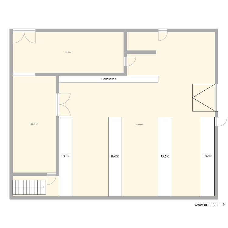 Entrepot. Plan de 3 pièces et 252 m2