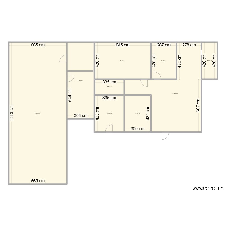 RDC . Plan de 9 pièces et 266 m2