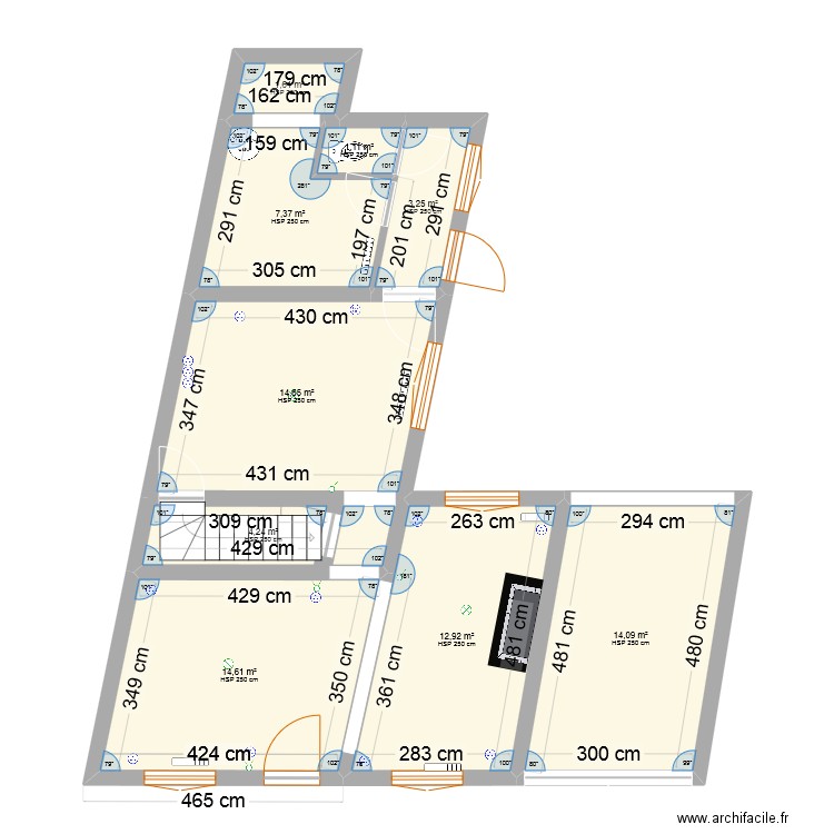 maison. Plan de 9 pièces et 74 m2