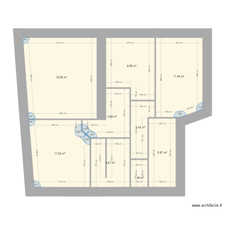 1er etage. Plan de 9 pièces et 71 m2