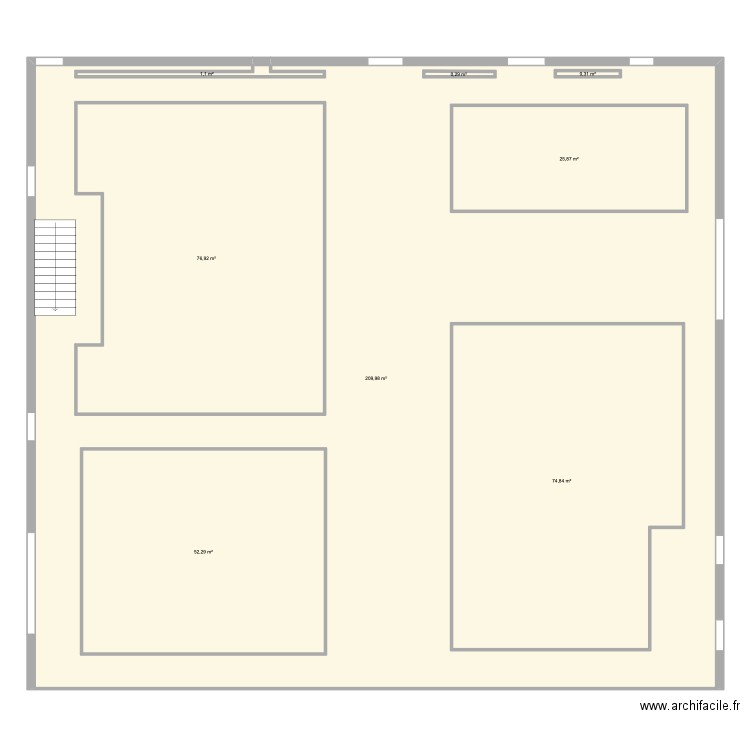 Cour de la Ferme. Plan de 8 pièces et 679 m2