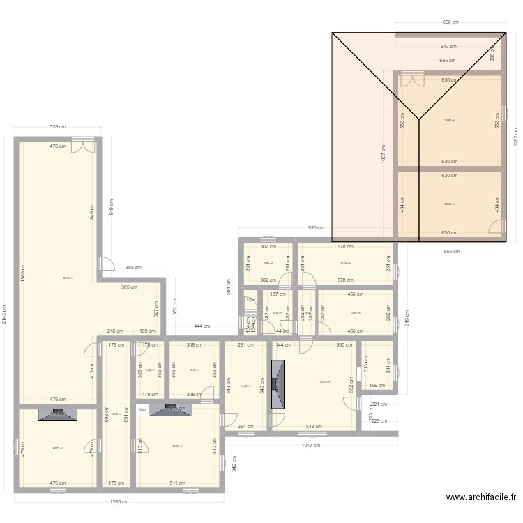 Maison Montcempey. Plan de 17 pièces et 325 m2