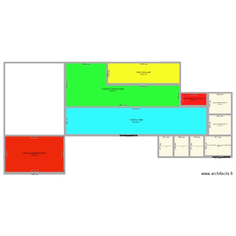 bat. Plan de 13 pièces et 721 m2