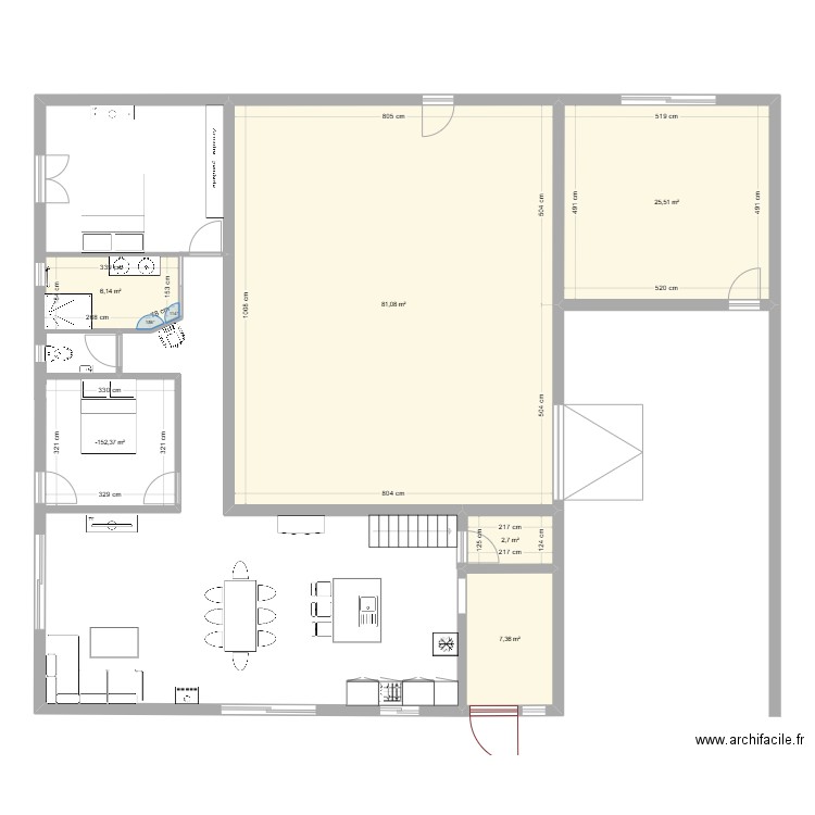 HANGAR COMPLET. Plan de 6 pièces et 133 m2