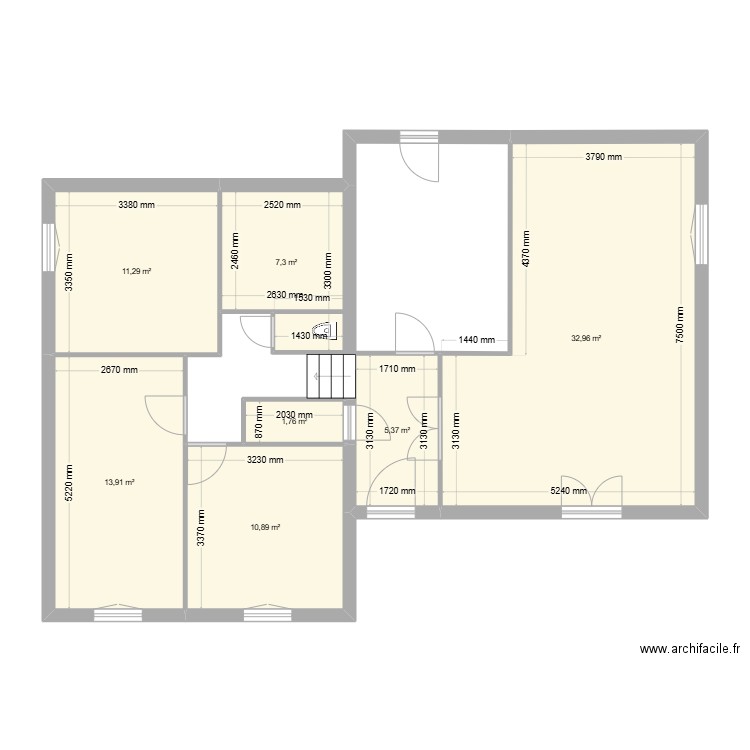 RDC 18 PASTEUR STREET. Plan de 7 pièces et 83 m2