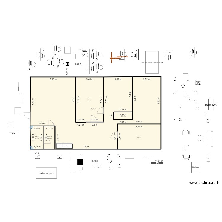 Aménagement des bureaux LS-modèle. Plan de 6 pièces et 148 m2