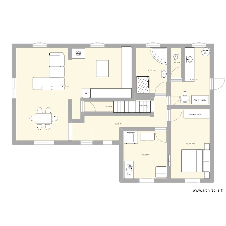 RDC. Plan de 9 pièces et 95 m2