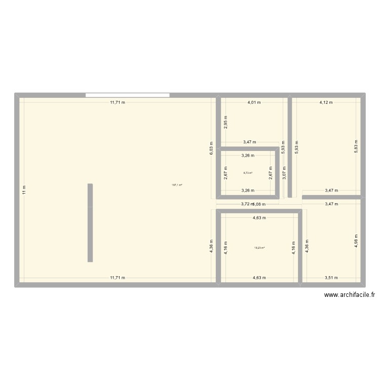 rb2. Plan de 3 pièces et 215 m2