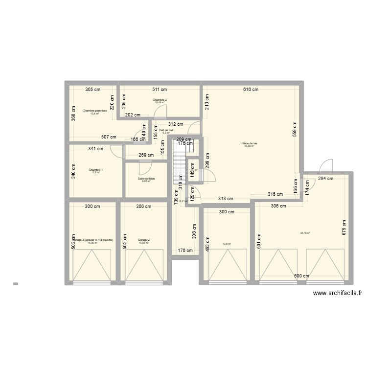 Immeuble de rapport. Plan de 12 pièces et 185 m2