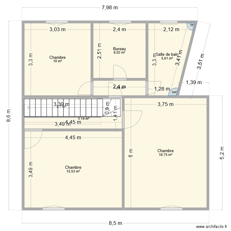 Etage. Plan de 8 pièces et 63 m2