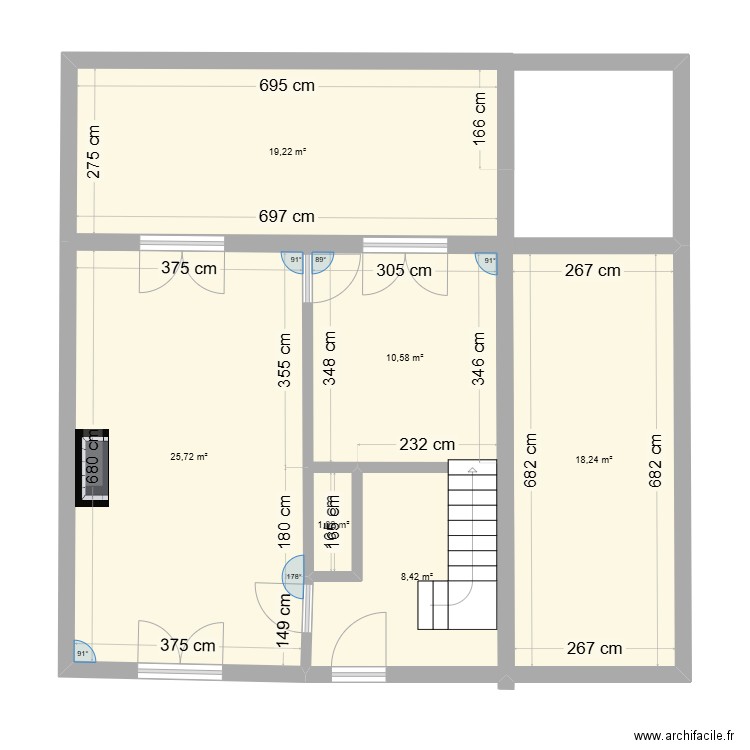 RDC. Plan de 6 pièces et 83 m2