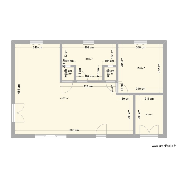 abris sur pilotis. Plan de 6 pièces et 73 m2