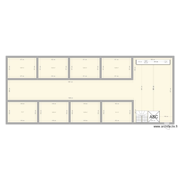 Local. Plan de 9 pièces et 227 m2