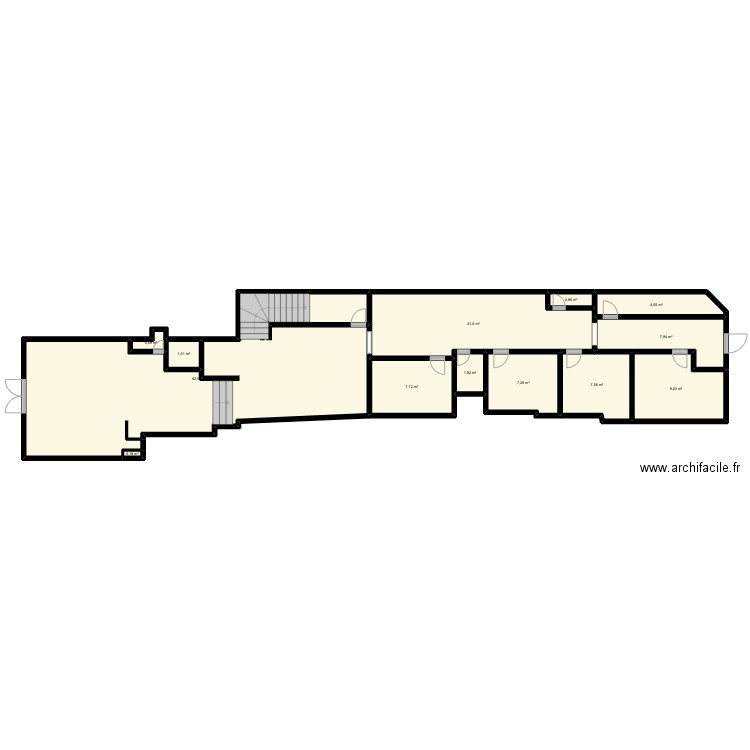 Rez de Chaussée YR. Plan de 13 pièces et 134 m2