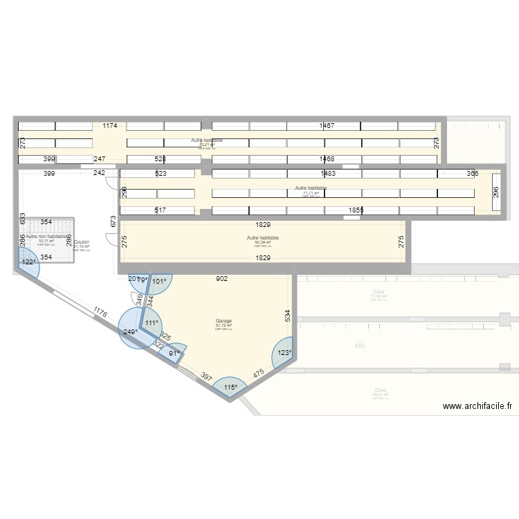 cave. Plan de 22 pièces et 748 m2