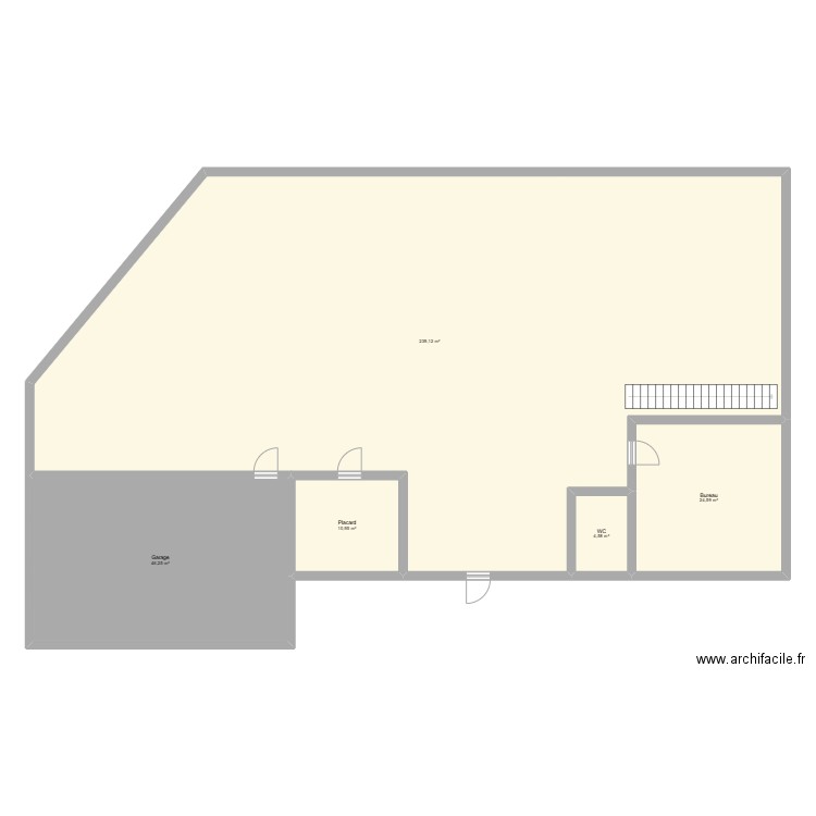 MAISON. Plan de 5 pièces et 326 m2