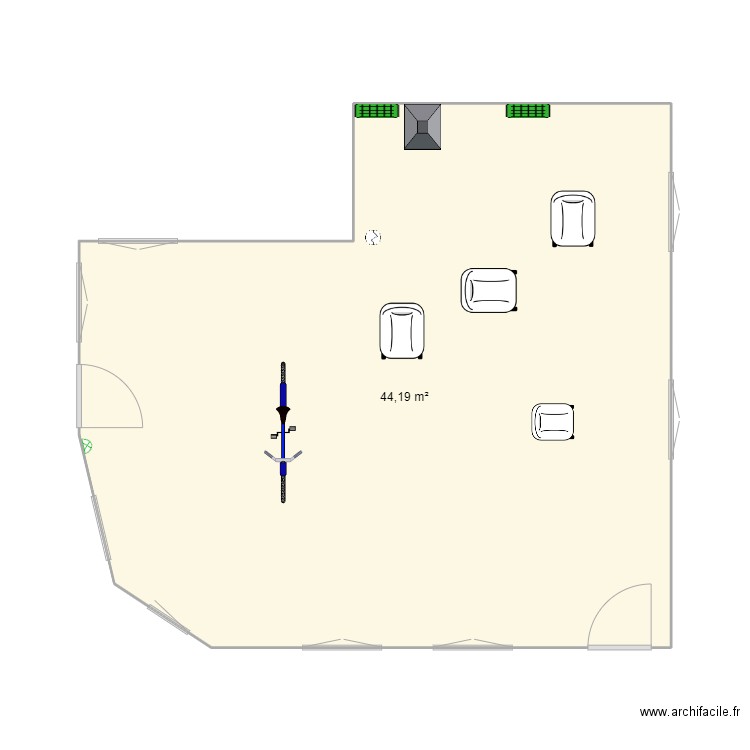 Cour immeuble. Plan de 1 pièce et 44 m2