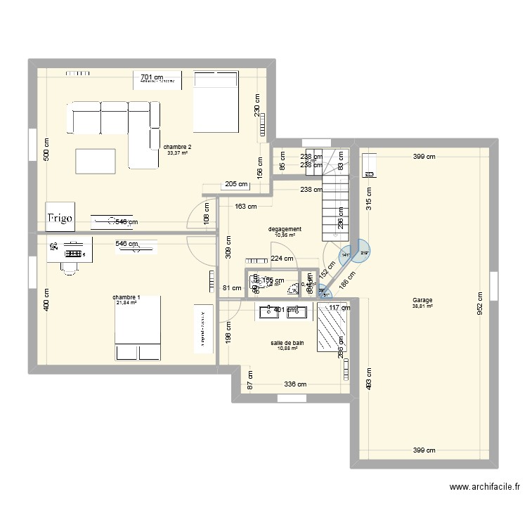 etage. Plan de 8 pièces et 120 m2