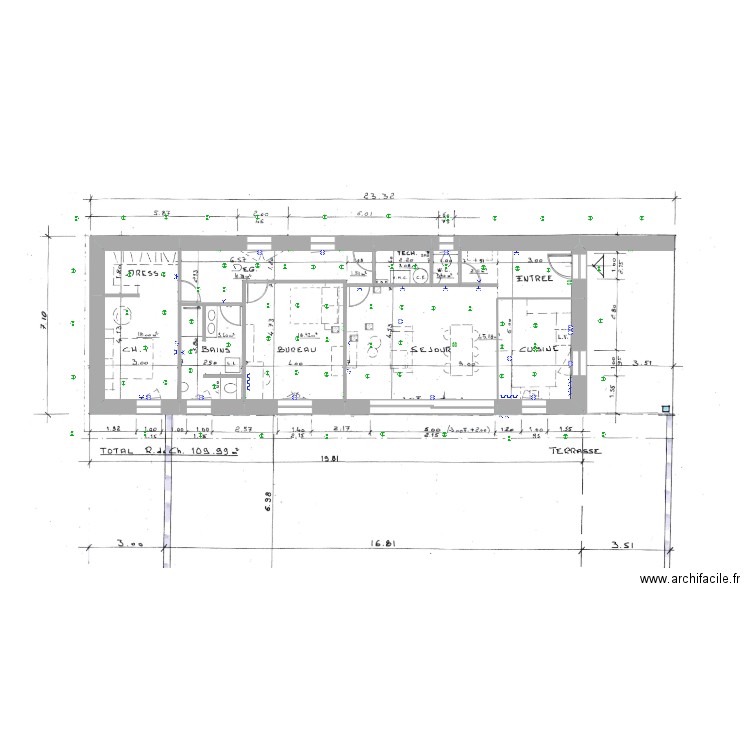 Bâtiment 3 haut. Plan de 8 pièces et 110 m2