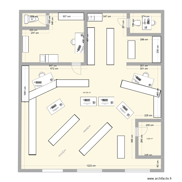 pharmacie 2. Plan de 3 pièces et 158 m2