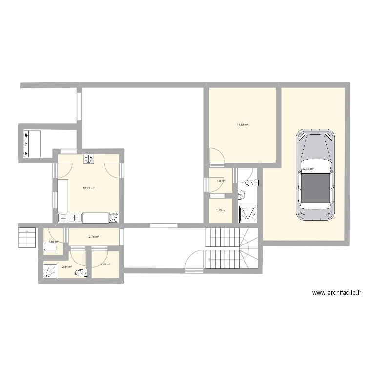 Maison. Plan de 9 pièces et 73 m2