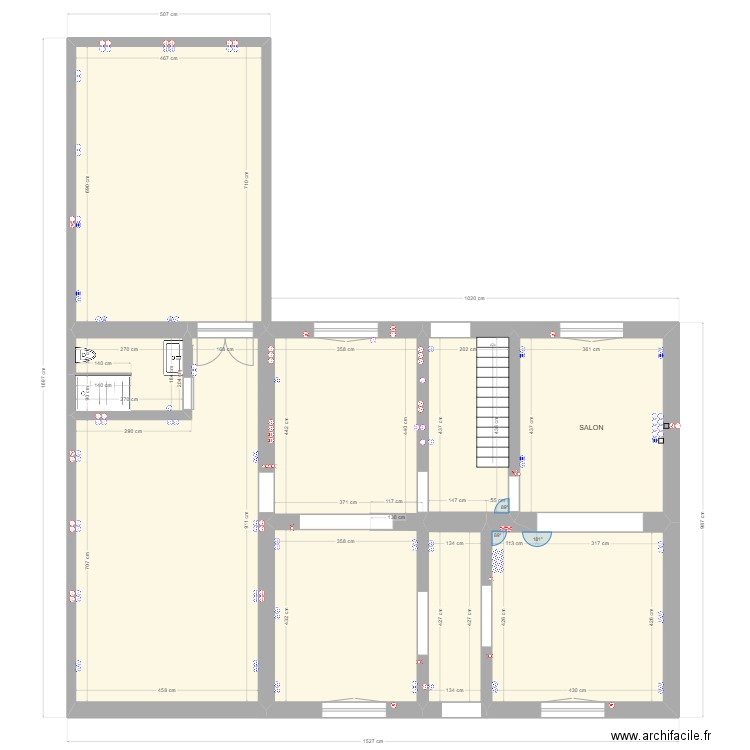 Schéma de position RDC. Plan de 14 pièces et 233 m2