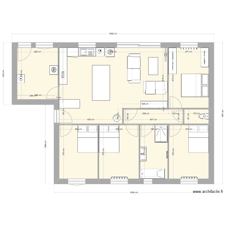 Maison. Plan de 8 pièces et 100 m2