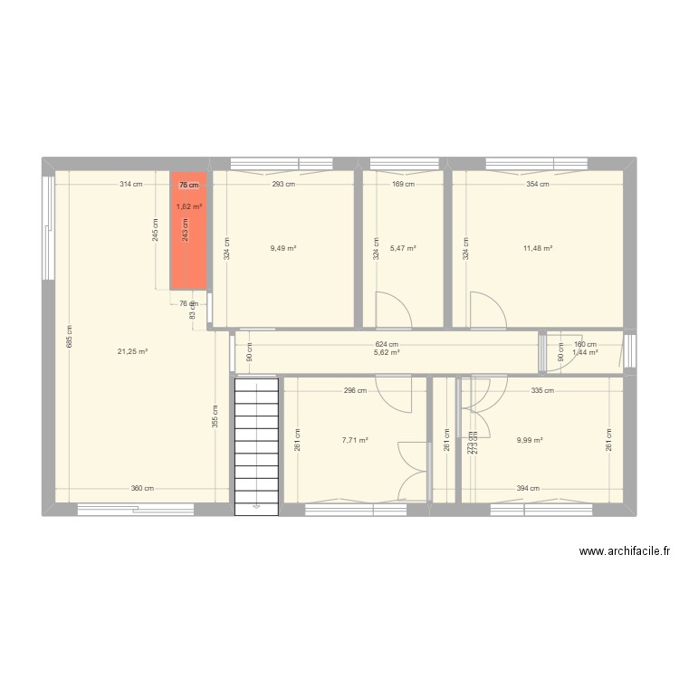 plan maison. Plan de 9 pièces et 74 m2