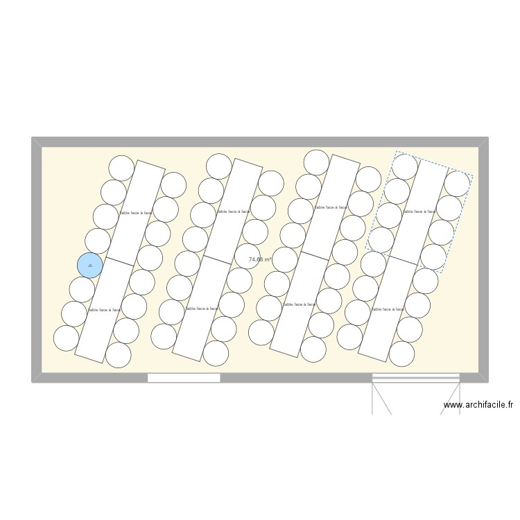 Plan de table 30 ans. Plan de 1 pièce et 75 m2