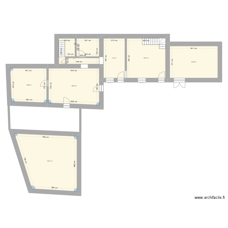 RDC Etable. Plan de 7 pièces et 170 m2