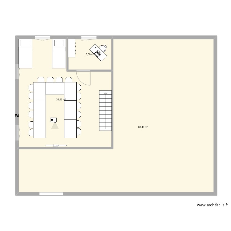 Hangar Etage. Plan de 3 pièces et 123 m2