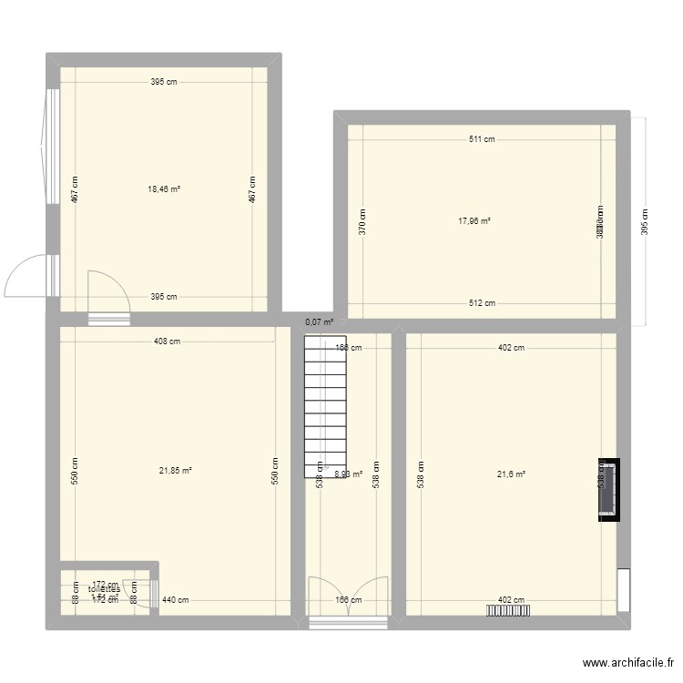 Maison rez-de-chaussée. Plan de 7 pièces et 93 m2