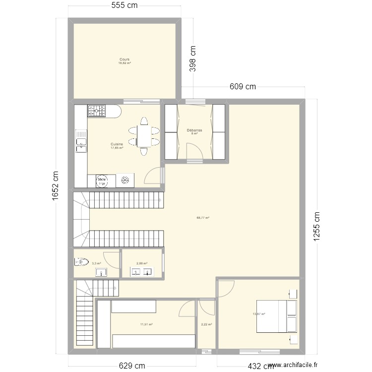 S/S. Plan de 9 pièces et 147 m2