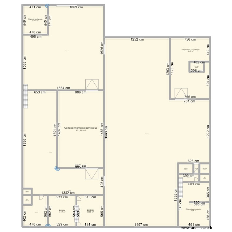 Usine Pégomas. Plan de 18 pièces et 1375 m2