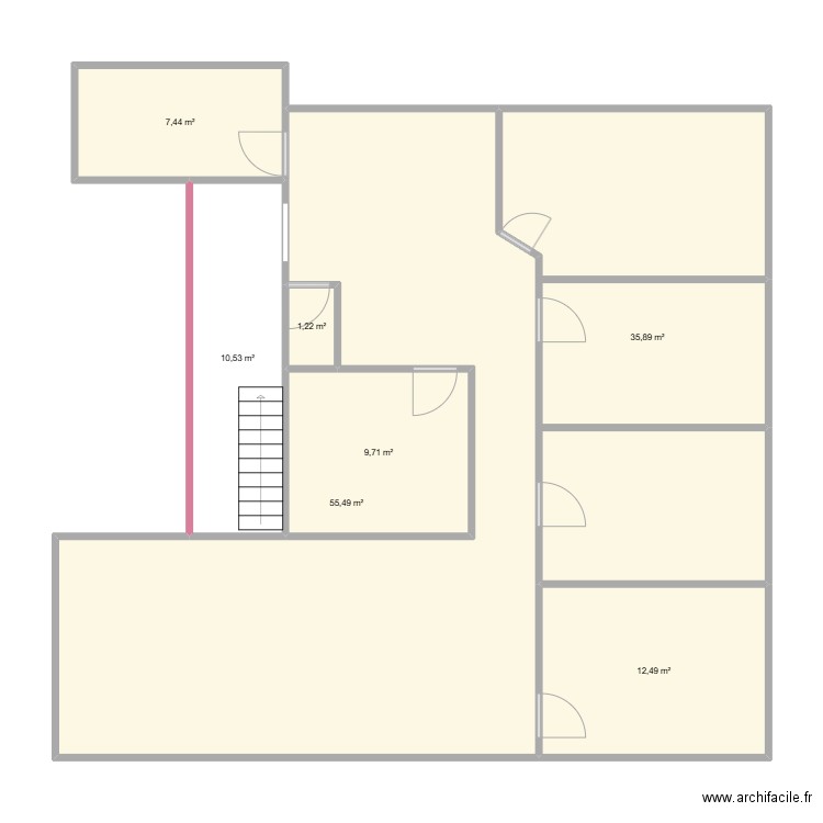 REZ DE CHAUSSEE. Plan de 7 pièces et 133 m2