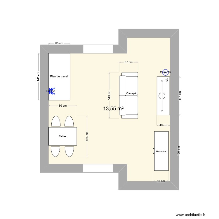 stand enfumé. Plan de 1 pièce et 14 m2