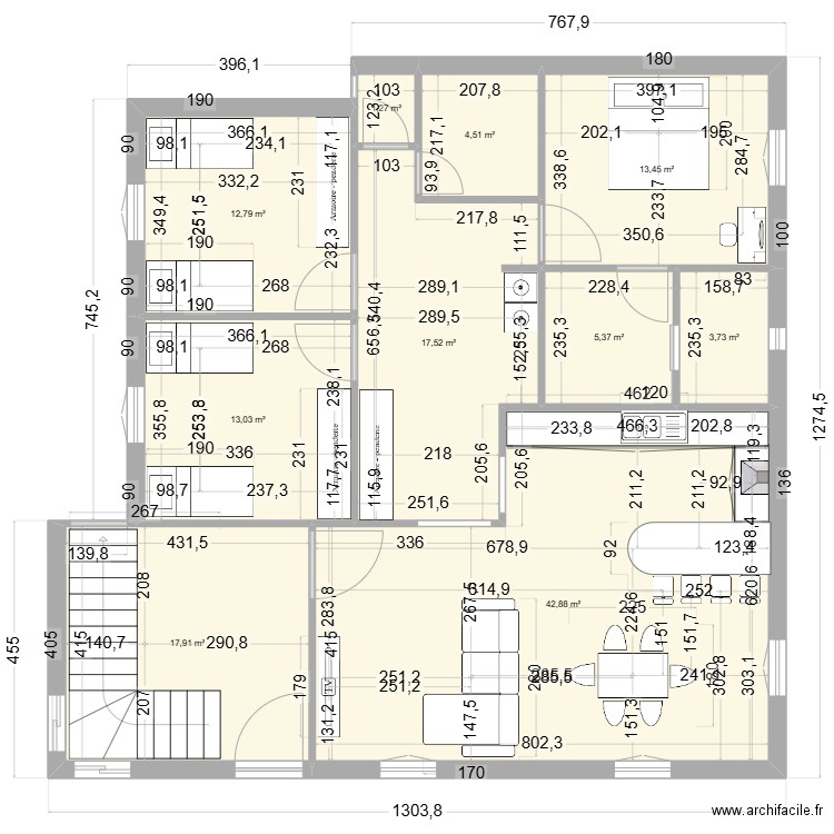 333. Plan de 10 pièces et 132 m2