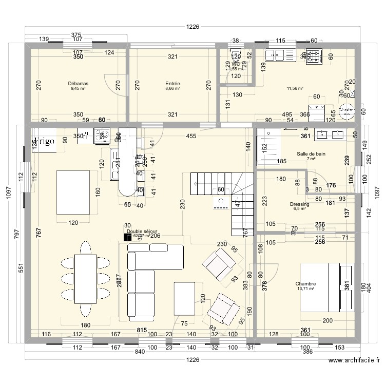 Rion rdc 2. Plan de 8 pièces et 121 m2