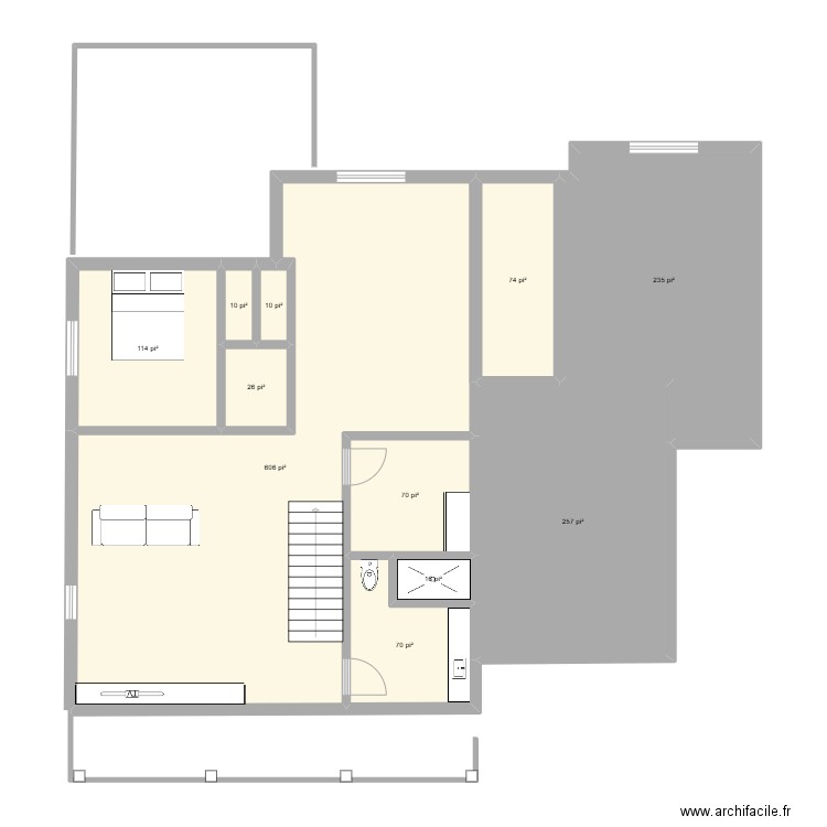 Soussol. Plan de 11 pièces et 138 m2