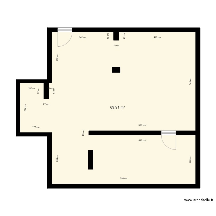 mitja. Plan de 1 pièce et 70 m2