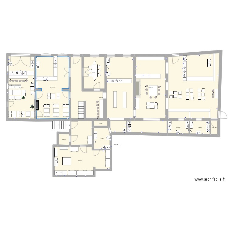 Atelier. Plan de 12 pièces et 244 m2