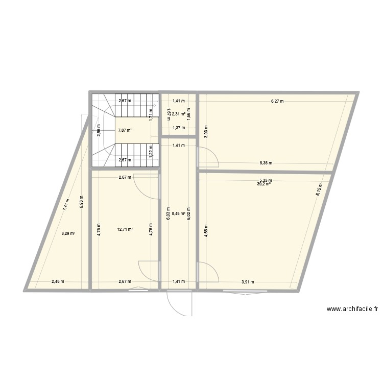 RDC. Plan de 6 pièces et 79 m2