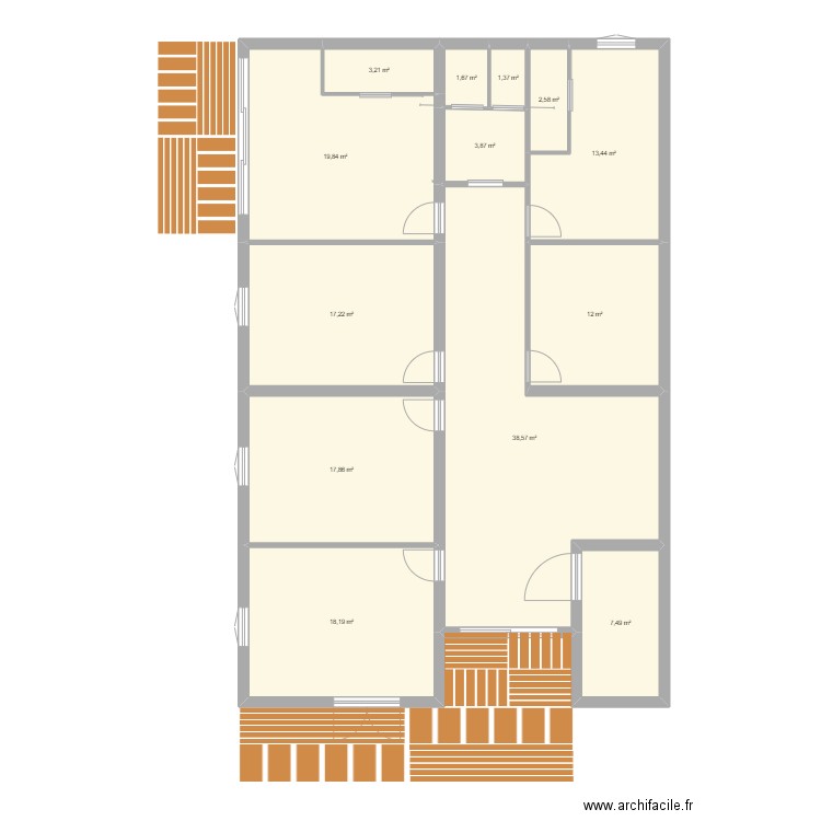 polé. Plan de 13 pièces et 157 m2